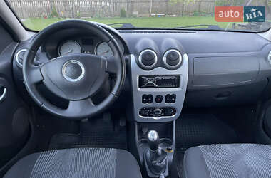 Хэтчбек Dacia Sandero 2009 в 