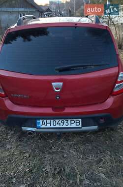 Хэтчбек Dacia Sandero 2011 в 