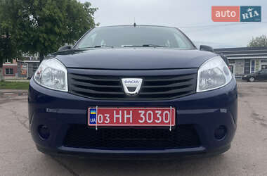 Хэтчбек Dacia Sandero 2009 в 