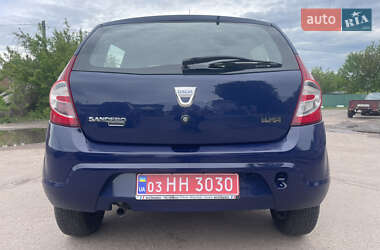 Хэтчбек Dacia Sandero 2009 в 
