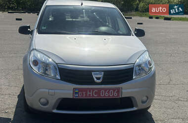 Хетчбек Dacia Sandero 2010 в 