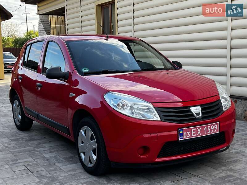 Хэтчбек Dacia Sandero 2009 в 