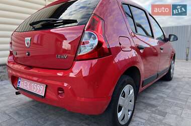 Хэтчбек Dacia Sandero 2009 в 
