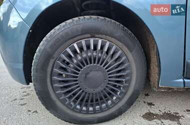 Хэтчбек Dacia Sandero 2009 в 