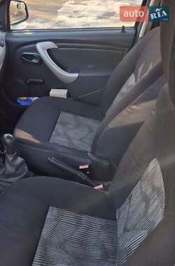 Хэтчбек Dacia Sandero 2009 в 