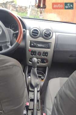 Хэтчбек Dacia Sandero 2010 в 