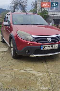 Хэтчбек Dacia Sandero 2010 в 