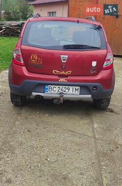 Хэтчбек Dacia Sandero 2010 в 