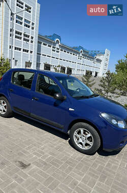 Хетчбек Dacia Sandero 2009 в 
