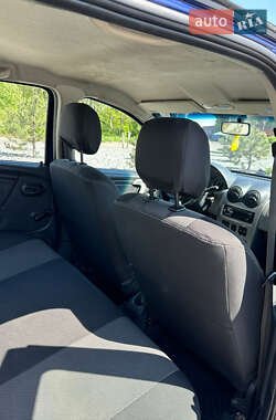 Хетчбек Dacia Sandero 2009 в 