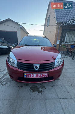 Хетчбек Dacia Sandero 2012 в 