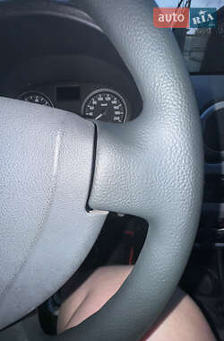 Хетчбек Dacia Sandero 2012 в 