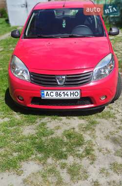 Хэтчбек Dacia Sandero 2010 в Киверцах