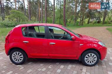 Хетчбек Dacia Sandero 2009 в Чернігові