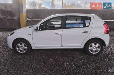 Хэтчбек Dacia Sandero 2008 в 