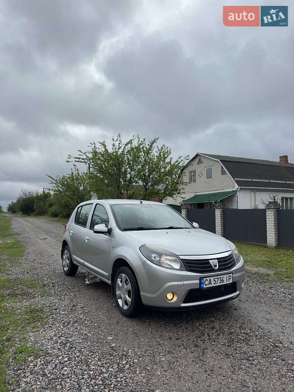 Dacia Sandero 2011