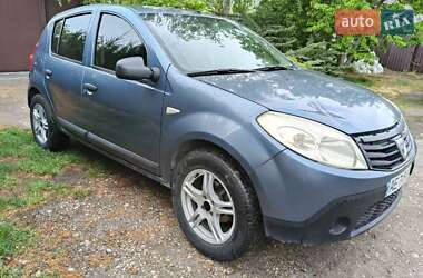 Хэтчбек Dacia Sandero 2008 в Днепре
