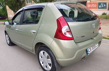 Хэтчбек Dacia Sandero 2009 в 