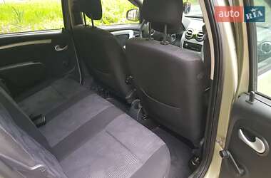 Хэтчбек Dacia Sandero 2009 в 