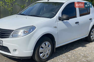Хетчбек Dacia Sandero 2010 в Ізяславі