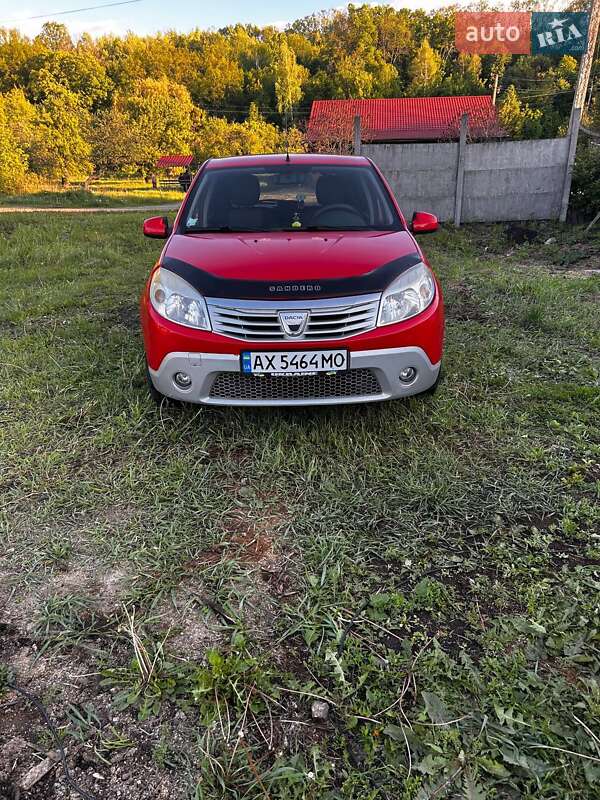 Хетчбек Dacia Sandero 2010 в 