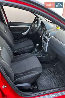 Хетчбек Dacia Sandero 2010 в 