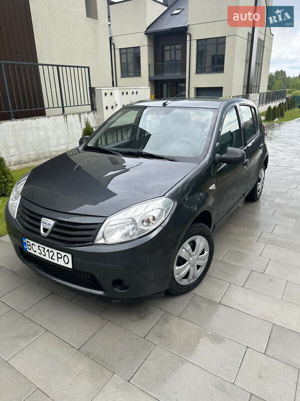 Хетчбек Dacia Sandero 2010 в 