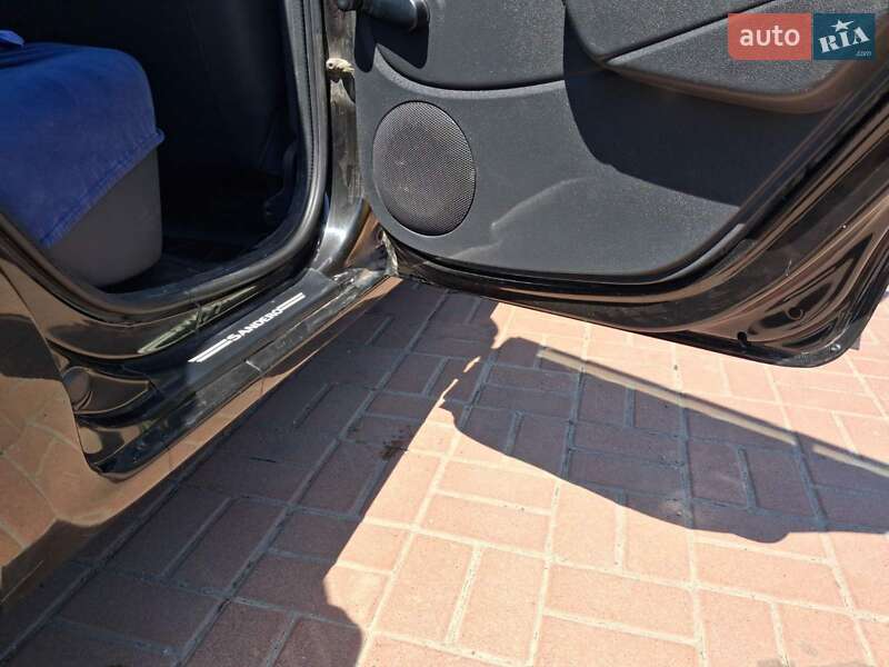 Хетчбек Dacia Sandero 2011 в Полтаві