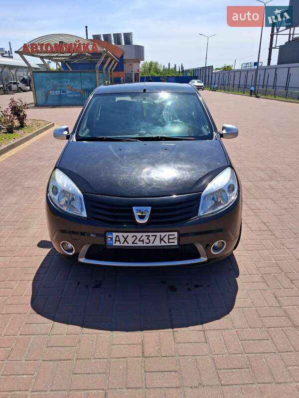 Хетчбек Dacia Sandero 2011 в Полтаві