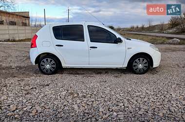 Хетчбек Dacia Sandero 2009 в 