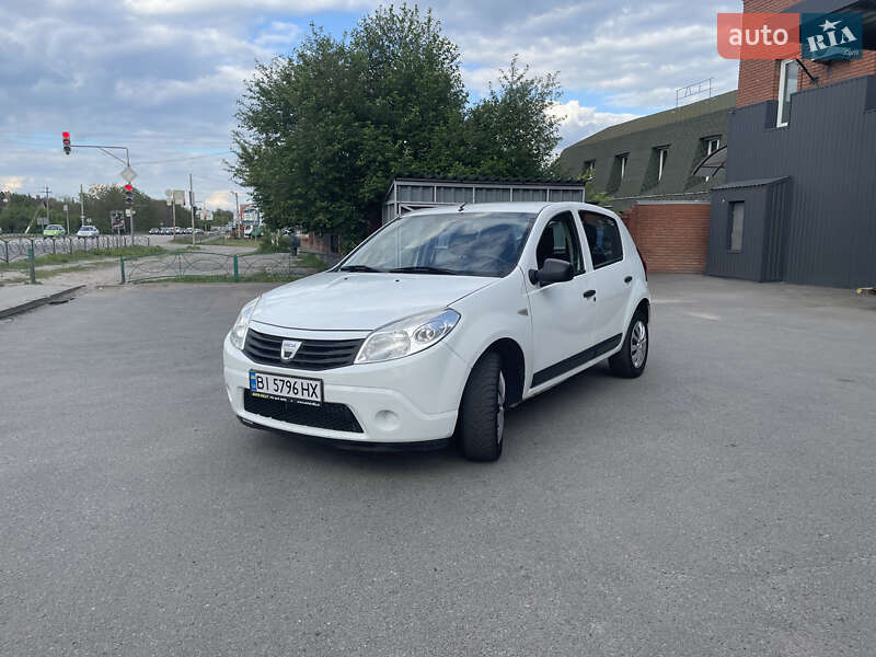 Хэтчбек Dacia Sandero 2009 в 