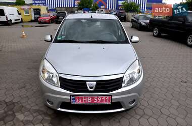 Хэтчбек Dacia Sandero 2010 в 