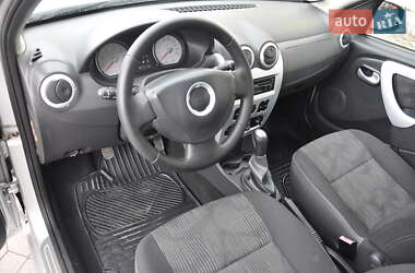 Хэтчбек Dacia Sandero 2010 в 