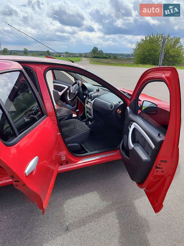 Хэтчбек Dacia Sandero 2009 в Ичне