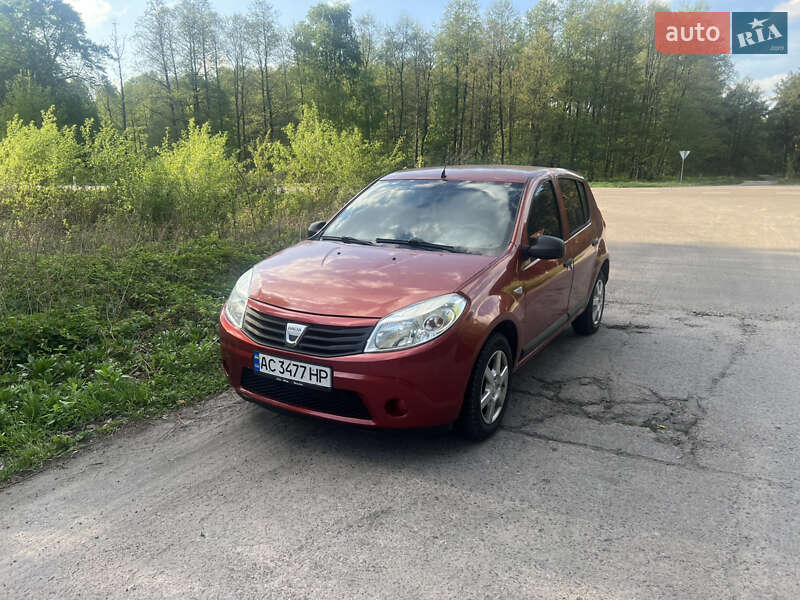 Хетчбек Dacia Sandero 2009 в 