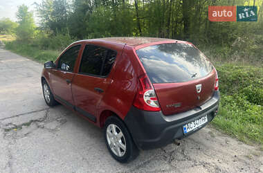 Хетчбек Dacia Sandero 2009 в 