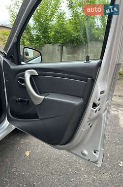 Хэтчбек Dacia Sandero 2009 в 