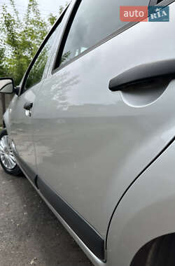 Хэтчбек Dacia Sandero 2009 в 