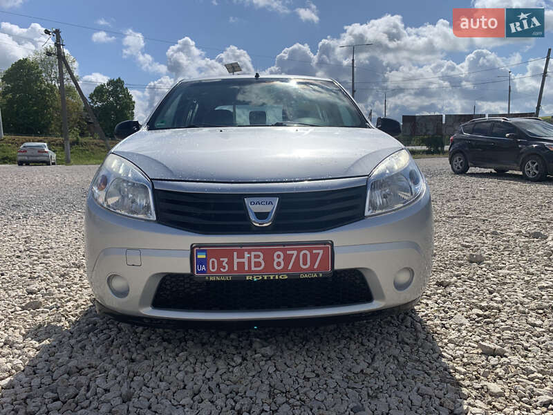 Хетчбек Dacia Sandero 2008 в 