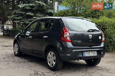 Хетчбек Dacia Sandero 2009 в 