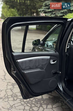 Хетчбек Dacia Sandero 2009 в 