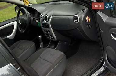 Хетчбек Dacia Sandero 2009 в 