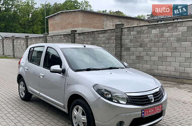 Хэтчбек Dacia Sandero 2010 в Луцке