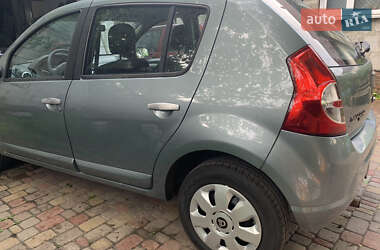 Хетчбек Dacia Sandero 2009 в Чернігові