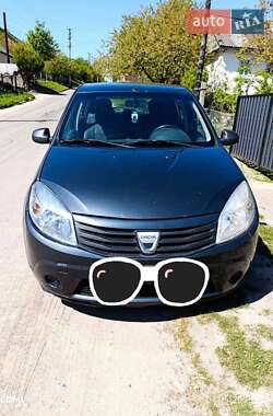 Хетчбек Dacia Sandero 2009 в 