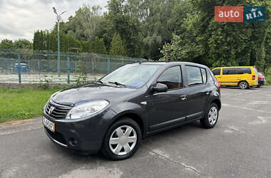 Хетчбек Dacia Sandero 2009 в 