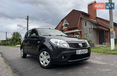Хетчбек Dacia Sandero 2009 в 