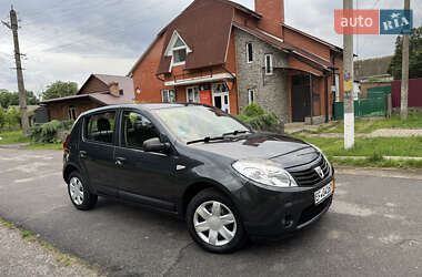 Хетчбек Dacia Sandero 2009 в 