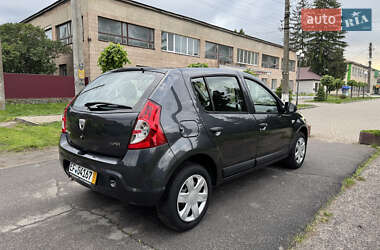 Хетчбек Dacia Sandero 2009 в 