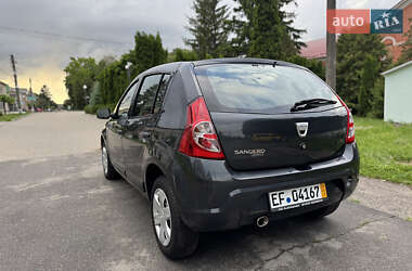 Хетчбек Dacia Sandero 2009 в 